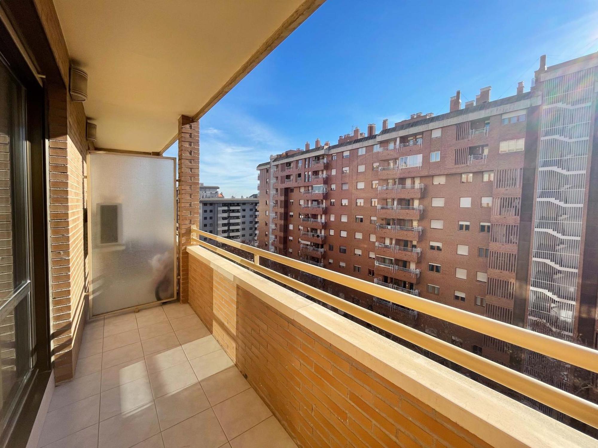 Apartamentos El Pilar Suites 3000 Zaragoza Bagian luar foto