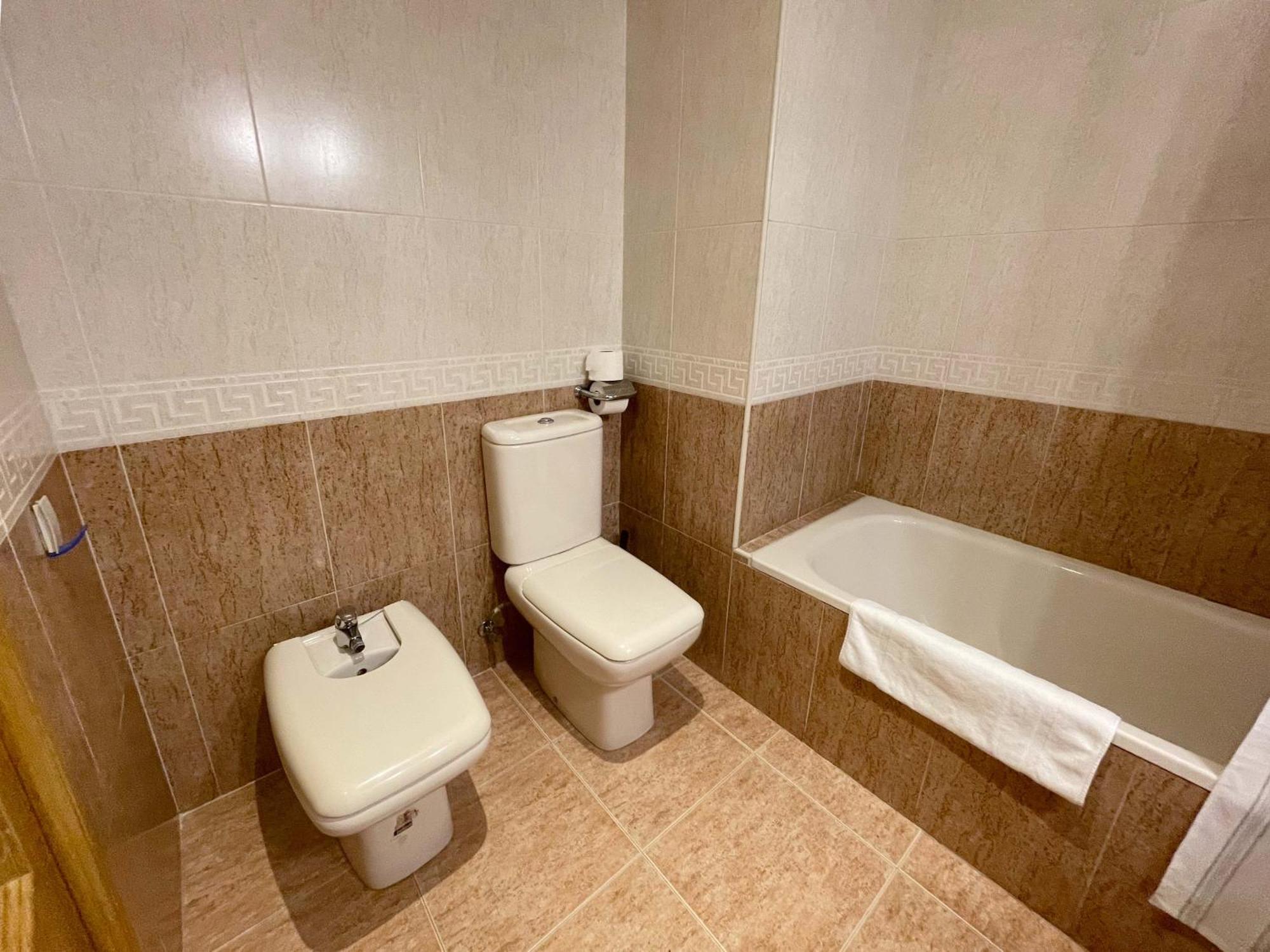 Apartamentos El Pilar Suites 3000 Zaragoza Bagian luar foto