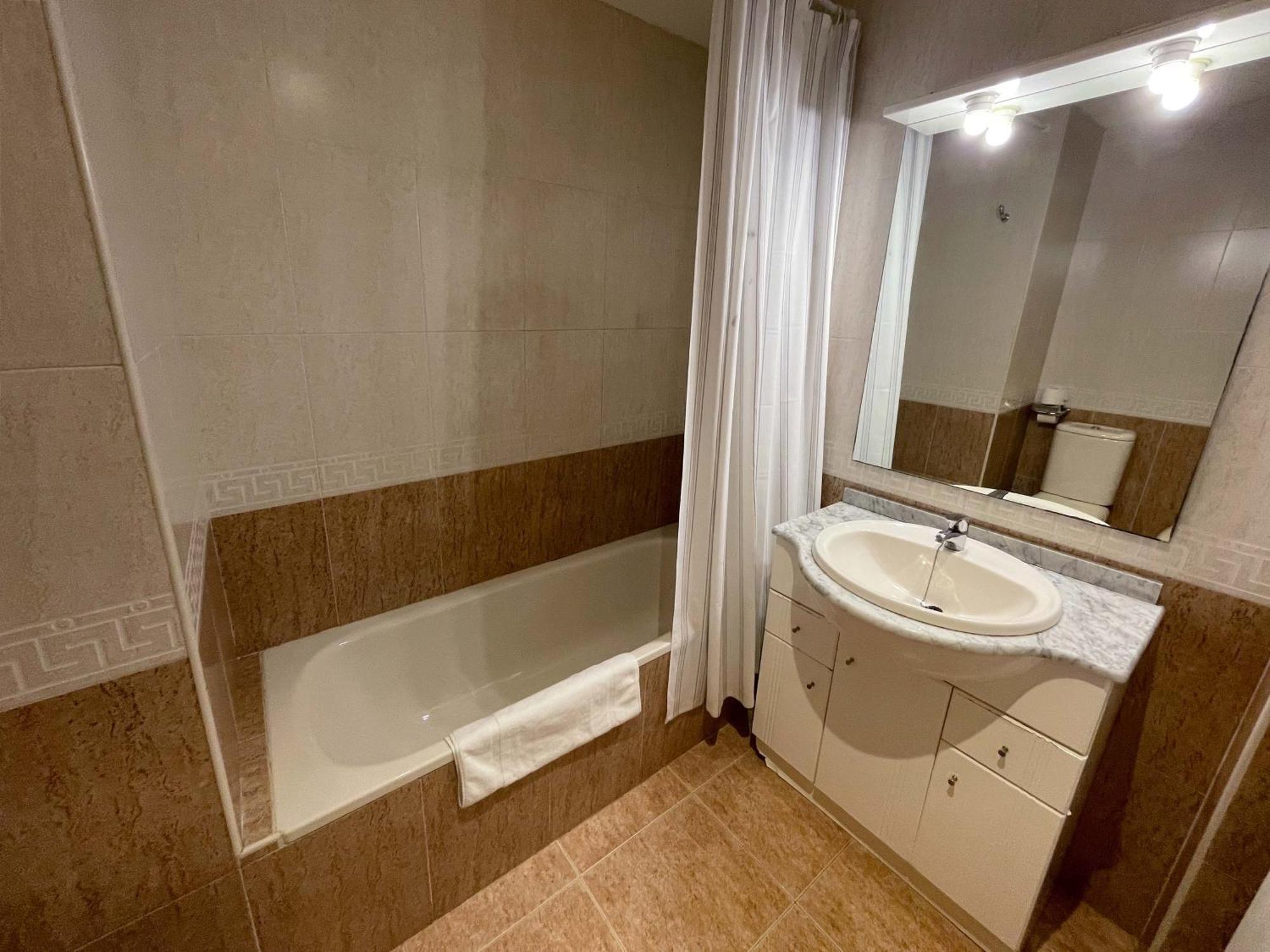Apartamentos El Pilar Suites 3000 Zaragoza Bagian luar foto
