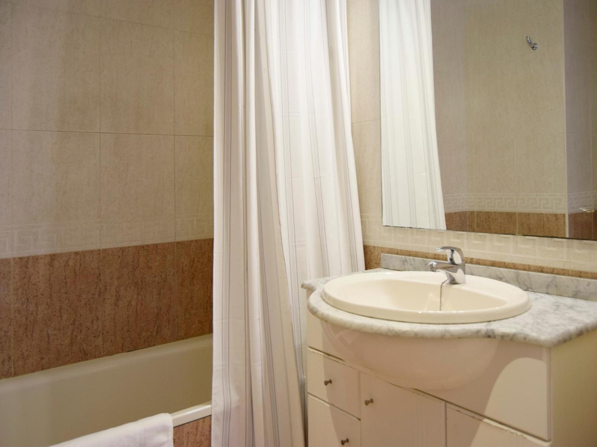 Apartamentos El Pilar Suites 3000 Zaragoza Bagian luar foto
