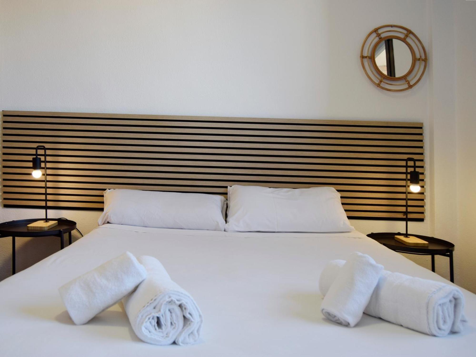 Apartamentos El Pilar Suites 3000 Zaragoza Bagian luar foto