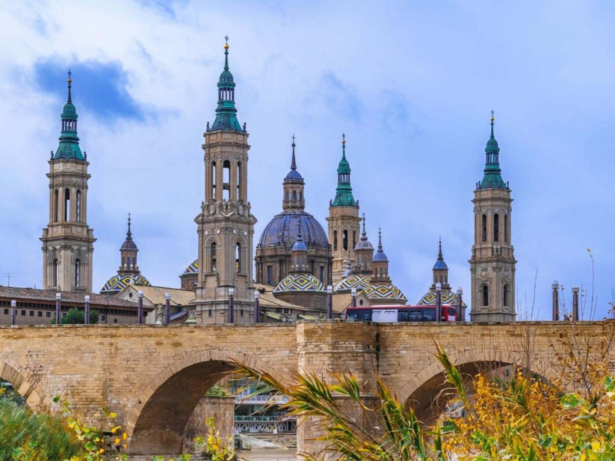 Apartamentos El Pilar Suites 3000 Zaragoza Bagian luar foto